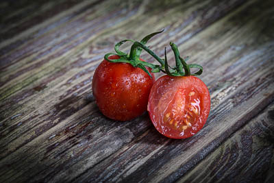 Tomato by Glyn Ridgers